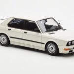 BMW M535i E28 Alpine White AUTOart 1:18 - image 6 of 10
