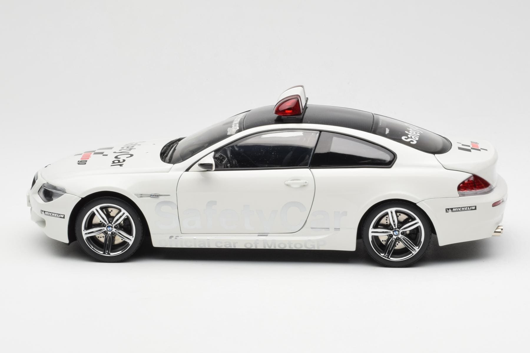 BMW M6 E63 MotoGP Safety Car 2006 Kyosho 1:18 08707GPB Diecast — photo 4 of 8