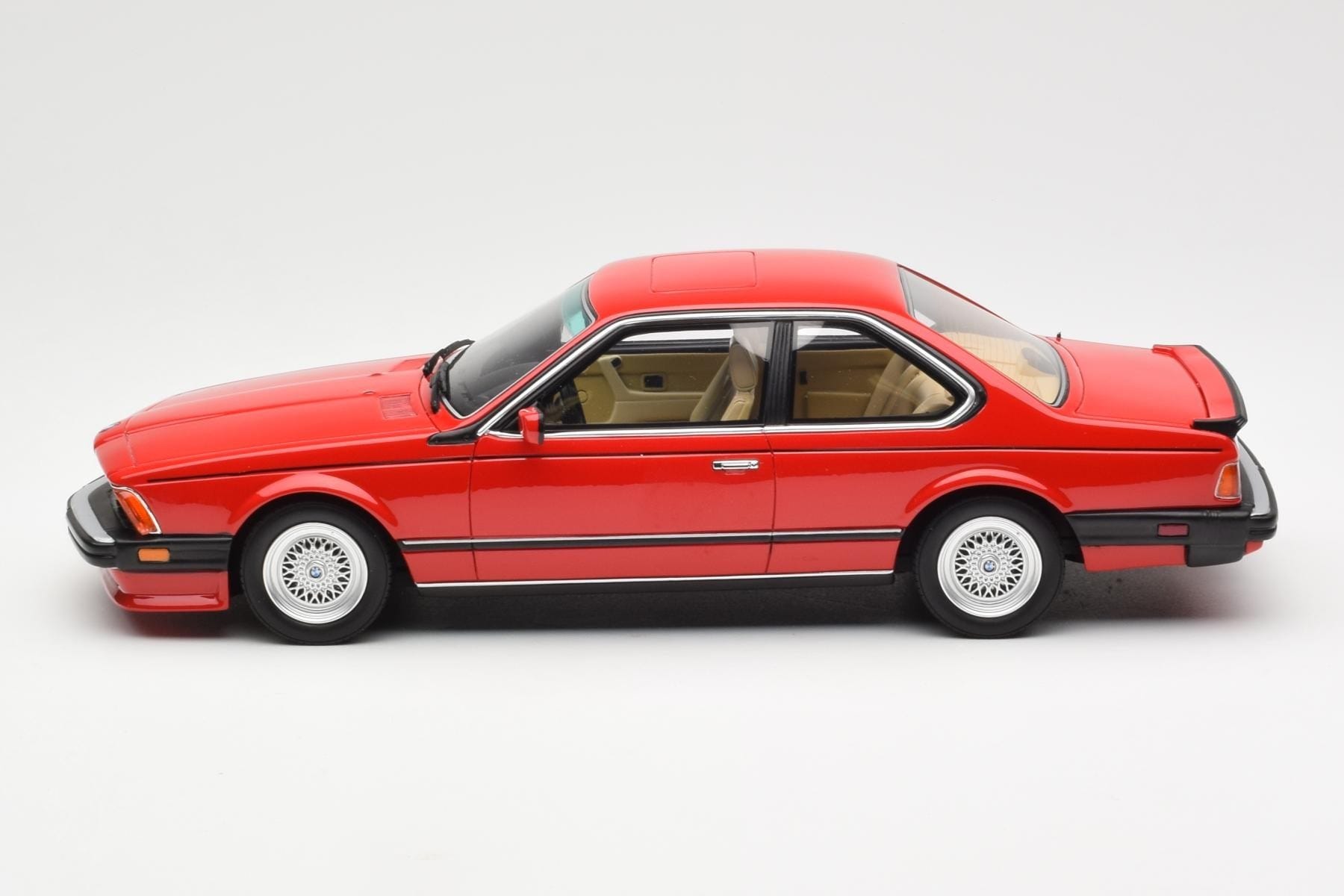 BMW M635 CSi E24 Henna Red Otto 1:18 OT1018 Resin — photo 3 of 6
