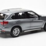 BMW X5 F15 Space Grey Paragon 1:18 - image 3 of 8