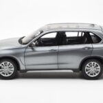 BMW X5 F15 Space Grey Paragon 1:18 - image 4 of 8