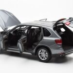 BMW X5 F15 Space Grey Paragon 1:18 - image 5 of 8