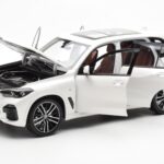 BMW X5 G05 White Paragon 1:18 - image 2 of 8