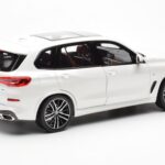 BMW X5 G05 White Paragon 1:18 - image 3 of 8
