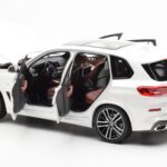 BMW X5 G05 White Paragon 1:18 - image 5 of 8