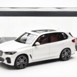 BMW X5 G05 White Paragon 1:18 - image 8 of 8