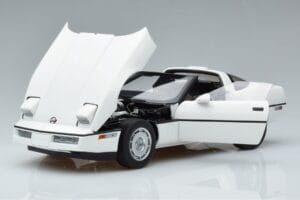 Chevrolet Corvette C4 White AUTOart 1:18 71243 Diecast — photo 2 of 8