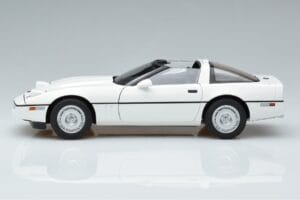 Chevrolet Corvette C4 White AUTOart 1:18 71243 Diecast — photo 4 of 8