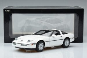Chevrolet Corvette C4 White AUTOart 1:18 71243 Diecast — photo 8 of 8