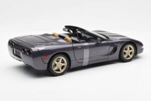 Chevrolet Corvette C5 Convertible Purple Pearl Metallic UT Models 1:18 21010 Diecast — photo 2 of 6