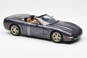 Chevrolet Corvette C5 Convertible Purple Pearl Metallic UT Models 1:18 21010 Diecast — photo 4 of 6