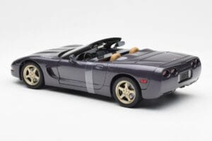 Chevrolet Corvette C5 Convertible Purple Pearl Metallic UT Models 1:18 21010 Diecast — photo 5 of 6