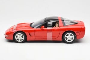 Chevrolet Corvette C5 Hardtop Red UT Models 1:18 21041 Diecast — photo 3 of 6