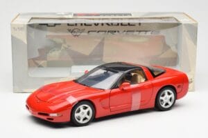 Chevrolet Corvette C5 Hardtop Red UT Models 1:18 21041 Diecast — photo 6 of 6