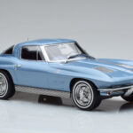 Chevrolet Corvette C2 Sting Ray Blue Norev 1:18 - image 4 of 6