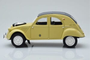 Citroen 2CV Sahara Yellow Otto 1:18 OT1027 Resin — photo 3 of 6