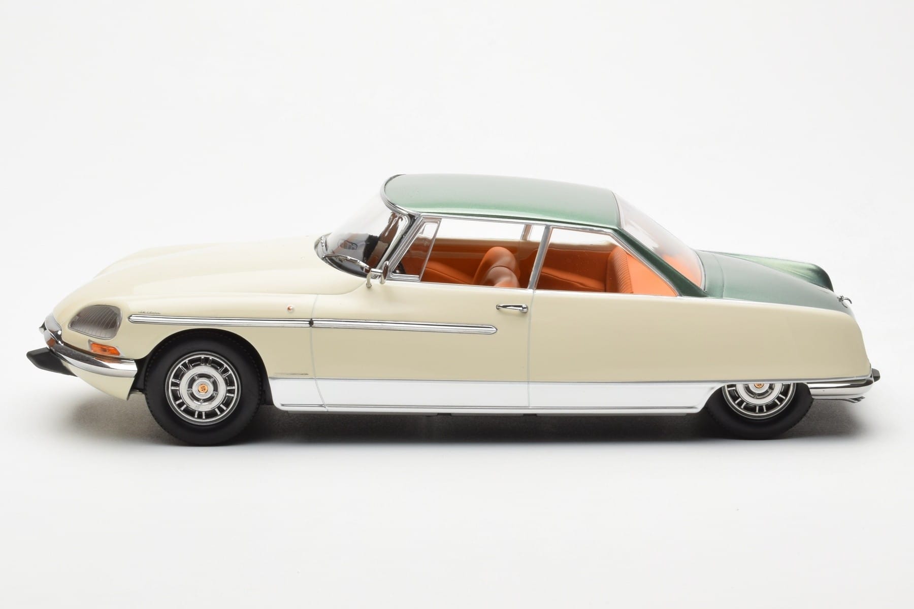 Citroen DS 21 Le Leman Cabriolet Ivory and Green Norev 1:18 181751 Diecast — photo 3 of 6