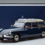 Citroen ID 19 Break Orient Blue Norev 1:18 - image 9 of 9