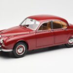 Daimler 250 V8 Red Paragon 1:18 PA-98312