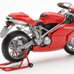 Ducati 999 Red Minichamps 1:12 - image 3 of 4