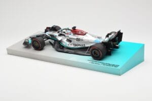 Mercedes AMG Petronas W13 E Performance #63 G. Russell Brazilian GP 1st Win 2022 Minichamps 1:18 113222163 Resin — photo 3 of 4