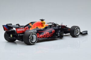 Red Bull Racing RB16B #33 M. Verstappen Abu Dhabi GP F1 World Champion 2021 Minichamps 1:18 110212333 Diecast — photo 2 of 6