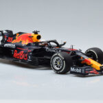 Red Bull Racing RB16B #33 M. Verstappen Abu Dhabi GP F1 World Champion 2021 Minichamps 1:18 - image 4 of 6
