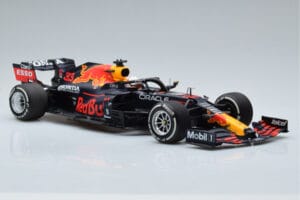 Red Bull Racing RB16B #33 M. Verstappen Abu Dhabi GP F1 World Champion 2021 Minichamps 1:18 110212333 Diecast — photo 4 of 6