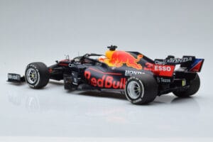 Red Bull Racing RB16B #33 M. Verstappen Abu Dhabi GP F1 World Champion 2021 Minichamps 1:18 110212333 Diecast — photo 5 of 6
