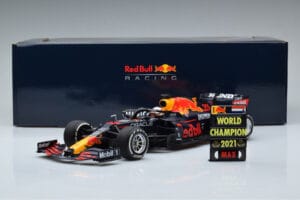 Red Bull Racing RB16B #33 M. Verstappen Abu Dhabi GP F1 World Champion 2021 Minichamps 1:18 110212333 Diecast — photo 6 of 6