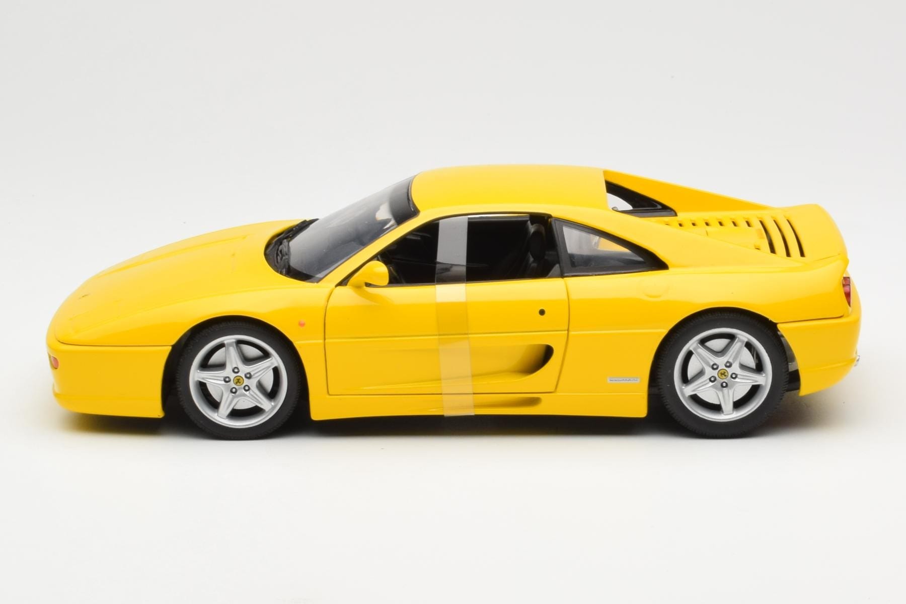 Ferrari F355 Berlinetta Yellow UT Models 1:18 180074021 Diecast — photo 3 of 6