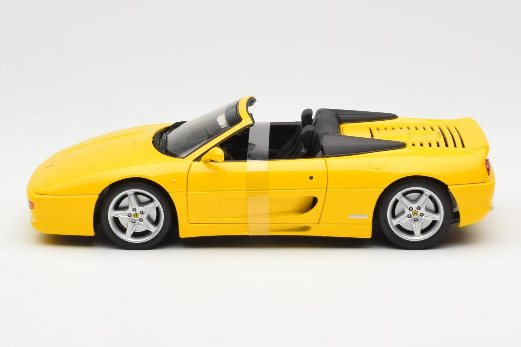 Ferrari F355 Spider Yellow UT Models 1:18 180074031 Diecast — photo 3 of 6