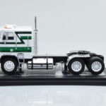 Freightliner FLA White Green IXO 1:43 - image 2 of 4