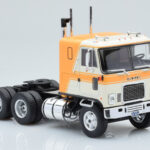 GMC Astro 95 Beige White IXO 1:43 - image 3 of 5