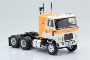 GMC Astro 95 Beige White IXO 1:43 TR167 Diecast — photo 3 of 5