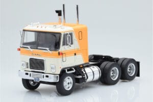 GMC Astro 95 Beige White IXO 1:43 TR167