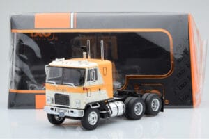 GMC Astro 95 Beige White IXO 1:43 TR167 Diecast — photo 5 of 5