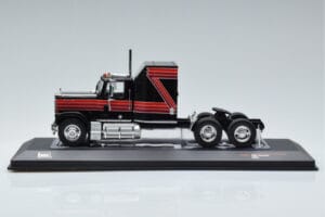GMC General Red Black IXO 1:43 TR102 Diecast — photo 3 of 6
