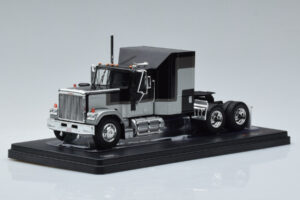 GMC General Silver Black IXO 1:43 TR117