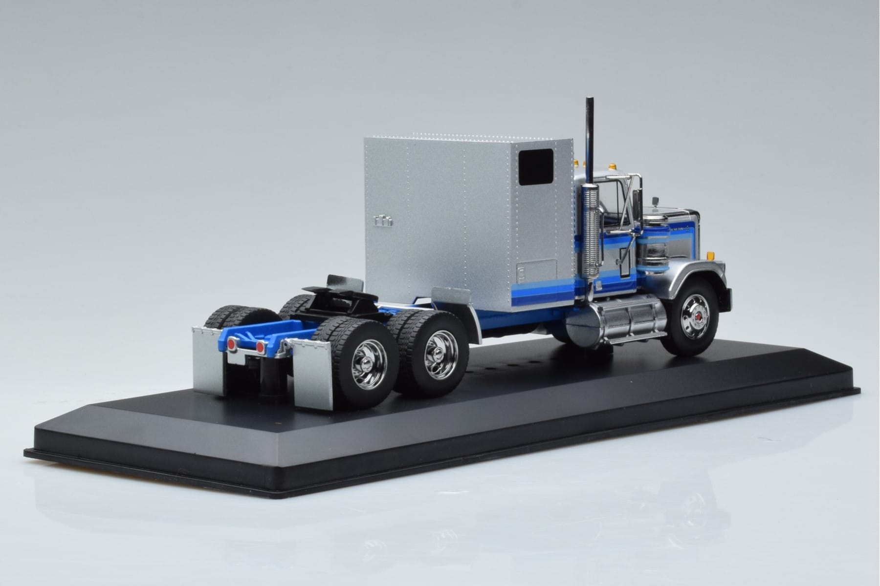 GMC General Silver IXO 1:43 TR079 Diecast — photo 2 of 6