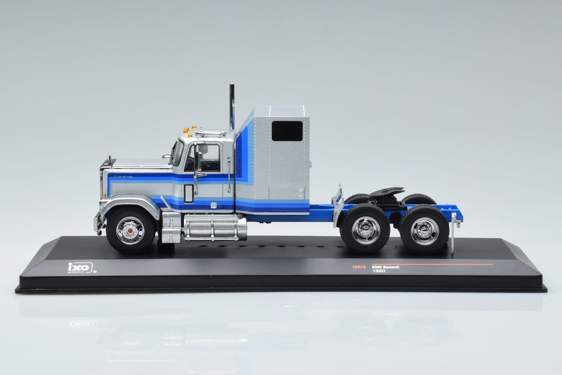 GMC General Silver IXO 1:43 TR079 Diecast — photo 3 of 6