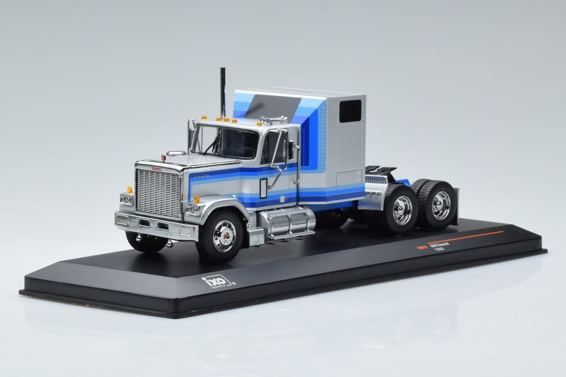 GMC General Silver IXO 1:43 TR079 Diecast