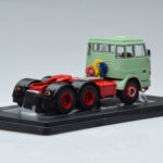 Henschel HS 19 TS Green IXO 1:43 - image 2 of 6