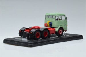 Henschel HS 19 TS Green IXO 1:43 TR151 Diecast — photo 2 of 6