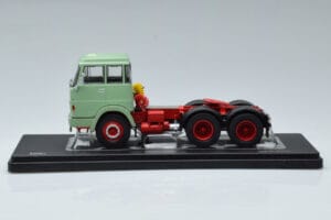 Henschel HS 19 TS Green IXO 1:43 TR151 Diecast — photo 3 of 6