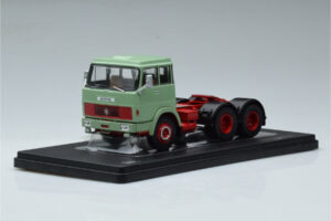 Henschel HS 19 TS Green IXO 1:43