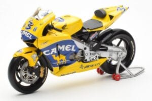 Honda RC211V Pramac Pons #3 M. Biaggi MotoGP 2003 Minichamps 1:12 122037103 Diecast — photo 2 of 4