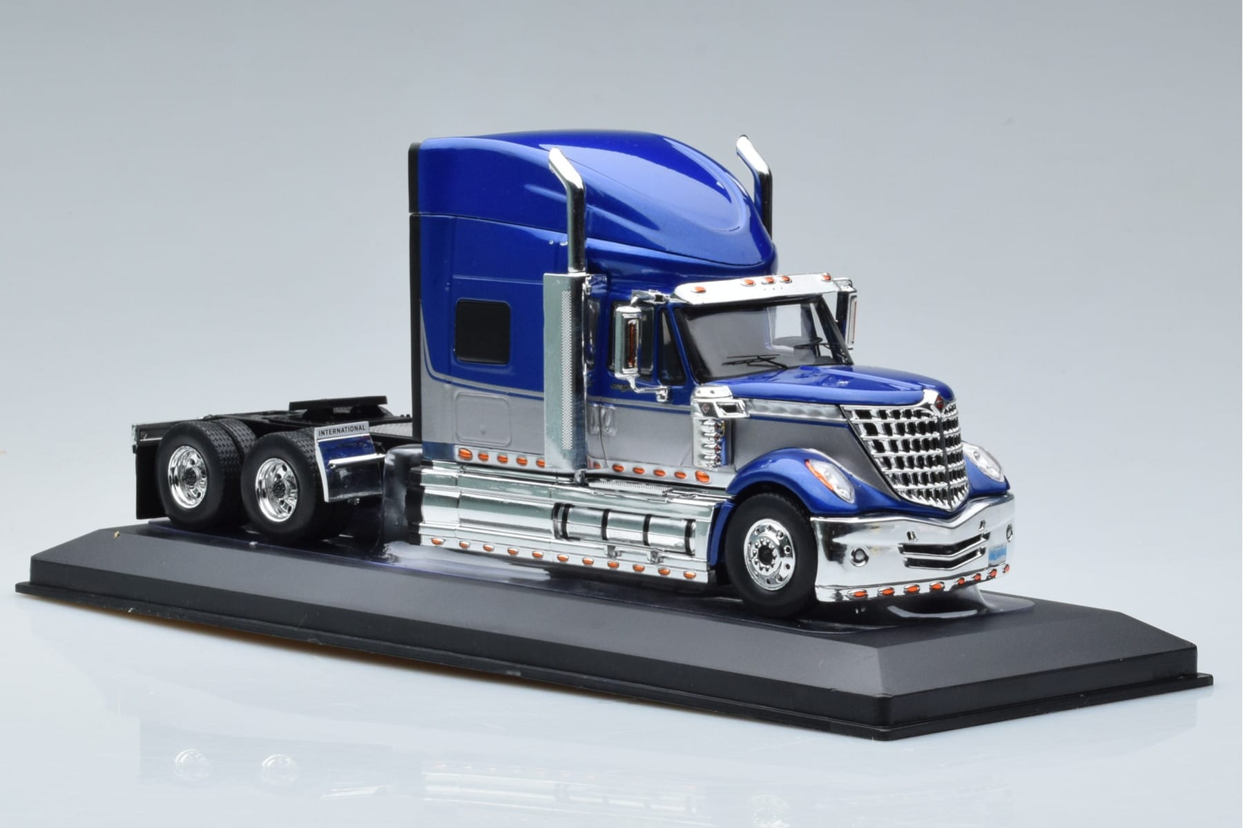International Lonestar Blue IXO 1:43 TR118 Diecast — photo 4 of 6