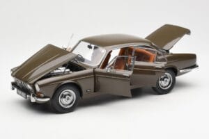 Jaguar XJ6 Series 1 4.2 Sable Brown Paragon 1:18 2011004 Diecast — photo 2 of 8