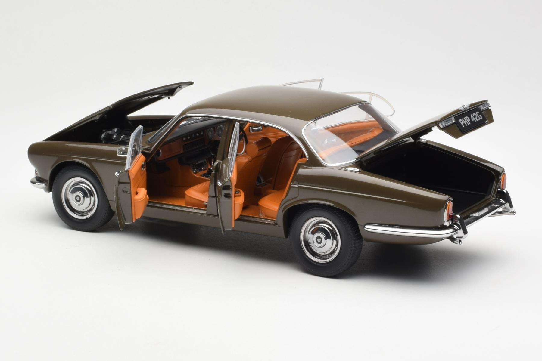Jaguar XJ6 Series 1 4.2 Sable Brown Paragon 1:18 2011004 Diecast — photo 5 of 8